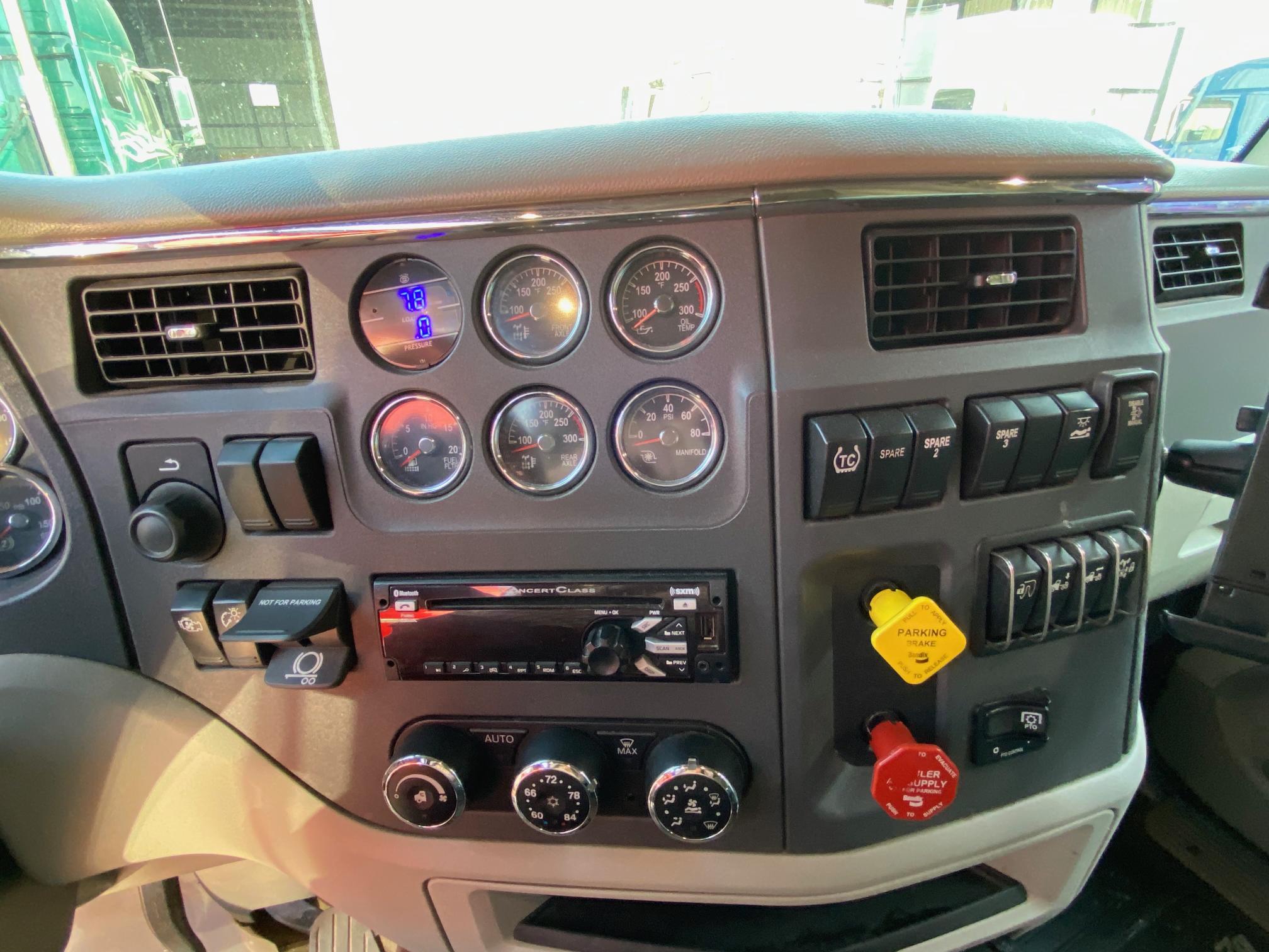 2020 PETERBILT 579 - Image 17